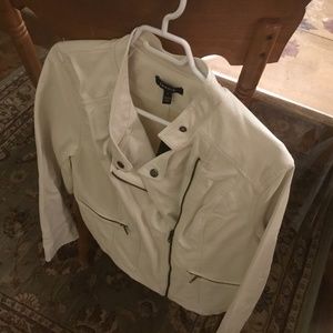 BRAND NEW  WHITE  SPRING JACKET